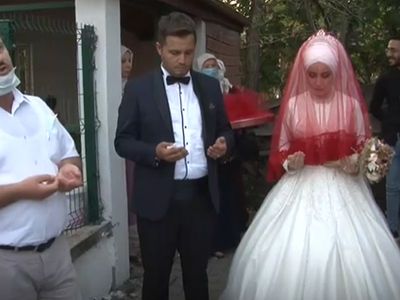 Karabük'te Halk Otobüsünde Tanışan Çift Otobüsü Gelin Arabası Yaptı