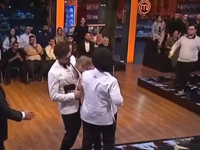Masterchef finalinde korku dolu anlar: Kazanan isim açıklanırken Tahsin fenalaştı, canlı yayın durdu!