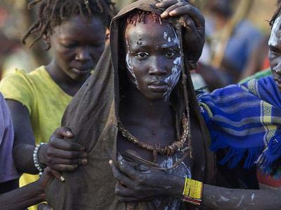 Afrikalı kadınların maruz kaldığı iç ürpertici gelenek; kadın sünneti