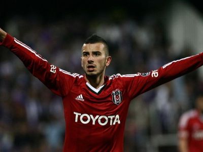Beşiktaş ile sezon sonunda sözleşmesi sona erecek olan Oğuzhan Özyakup transferi için Trabzonsporla görüşüyor!