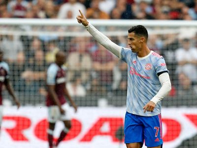Dünyanın En Çok Kazanan 10 Futbolcusu!