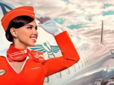 Hostesin uçakta yaptıkları yolcuları ayağı kaldırdı!