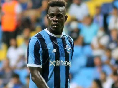 İtalyanlar, Galatasaray'ın Adana Demirspor formasını terleten yıldız oyuncu Mario Balotelli ile transferde anlaştığını duyurdu!