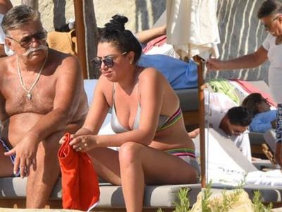 Nuri Alço Eşi Burcu Sezginoğlu ile Çeşme'de Tatilde