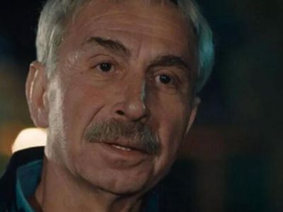 Ünlü oyuncu Rıza Akın'a son veda! Akın'ın eşi cenazede gözyaşlarını tutamadı