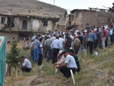 Afyonkarahisar'da Eşini ve Çocuğunu Öldüren Babanın Cenazesi Ailesinden Uzağa Defnedildi!