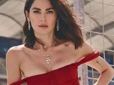 Oyuncu Nesrin Cavadzade ve Ali Koç birlikte poz verdi! O paylaşım sosyal medyayı çalkaladı!
