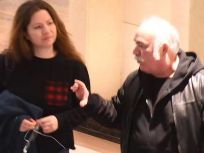Ünlü oyuncu Güven Kıraç'tan 12 yıllık eşine büyük ihanet! Genç sevgilisiyle öpüşürken kameralara yakalandı