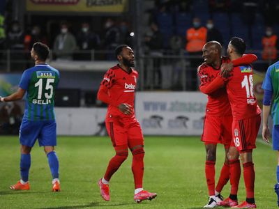 Rizespor-Beşiktaş Karşılaşmasında Gerginlik!