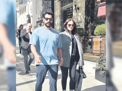 İkinci bebeğine hamile olan Fahriye Evcen’den korkutan görüntü: Parkta fenalaştı, ayakta durmakta zorlandı