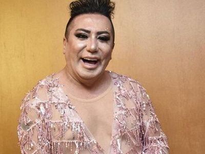 Eşcinsel olduğunu açıklayan Murat Övüç'ten yeni bir skandal! Fenomen ismin evleneceği iddia edildi