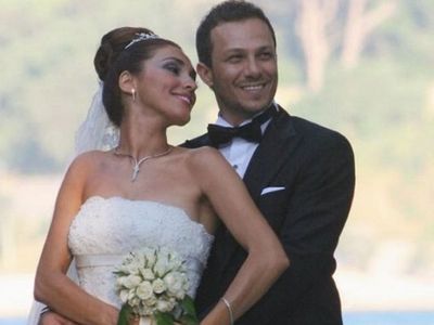 Zuhal Topal cesur bikinisiyle plajda boy gösterdi! Ünlü sunucunun iddialı pozları sosyal medyayı salladı