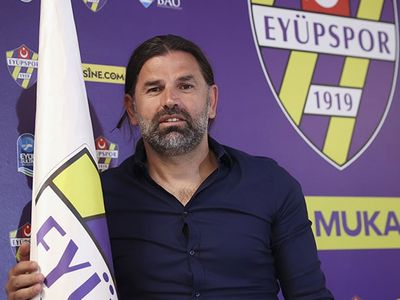 Eyüpspor'un yeni teknik direktörü İbrahim Üzülmez, Galatasaray'dan kiralanan Jesse Sekidika'nın transferinde bonservisini alınmasını istedi!