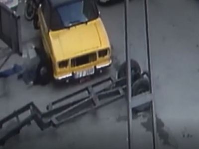 İşten eve erken geldi kendi yatak odasında gördüklerine şok oldu