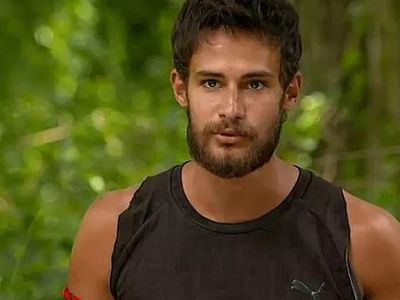 Survivor Batuhan, kız arkadaşıyla yatak odasından poz verdi takipçileri deliye döndü