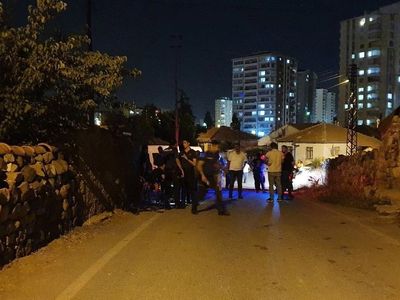 ‘Lay Lay Lom’ şarkısıyla tanınan Metin Işık ve oğlu komşularına kurşun yağdırdı! İşte o anlar...