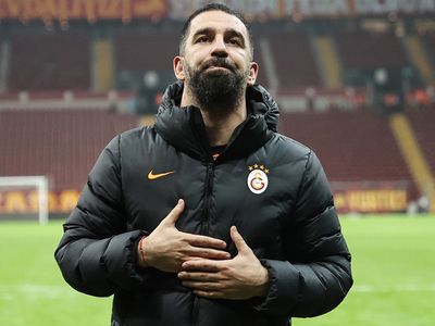 Galatasaray Kaptanı Arda Turan Tepki Çeken Göbeği Hakkında Konuştu