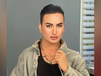 Cinsiyet değiştiren Hakan Karanfil'den şok eden Mehmet Ali Erbil itirafı! 'Herkesin içinde dudaklarımdan...'