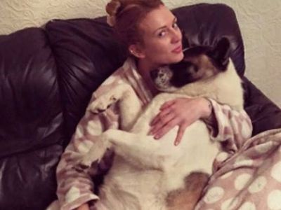 Köpekleri hamile kadının karnına bakıp havlamaya Başladı! Hastaneye gidince gerçeği öğrendiler