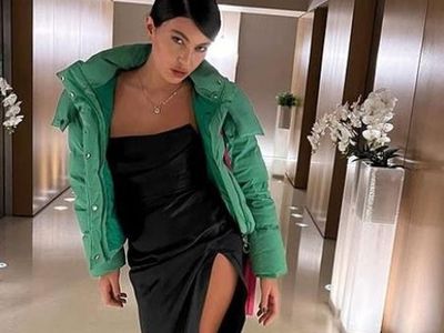 Bahar Candan yine rahat durmadı: Instagram hesabından duşta çıplak fotoğrafını paylaştı