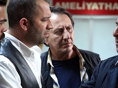 Arka Sokaklar’da beklenmedik veda! Mesut komiser olarak tanınan Şevket Çoruh yıllarca emek verdiği diziden ayrılıyor mu?
