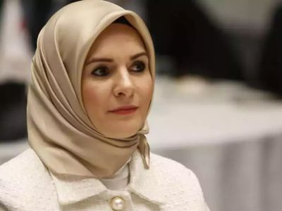 Sadece yetişkinlerin oynadığı iki kişilik bir oyun! Sakla Beni dizisinde iki çocuk arasındaki rezil sahneye tepki yağıyor! Bakan Göktaş o sahne hakkında konuştu: Kabul edilemez!
