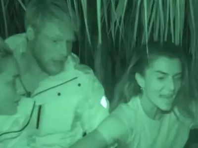 Survivor'da gece yarısı büyük kavga: Tekmeler, yumruklar... Gözündeki morluk dehşete düşürdü!