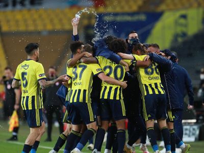 Fenerbahçe'de Caner Erkin ve Sinan Gümüş Kadro Dışı Bırakıldı!