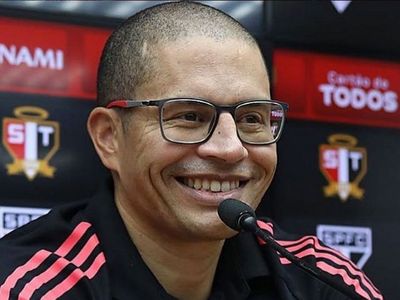 Süper Lig ekiplerinden Hatayspor, Fenerbahçe efsanesi Alex de Souza'yı takımın teknik direktörü yapmak istiyor!