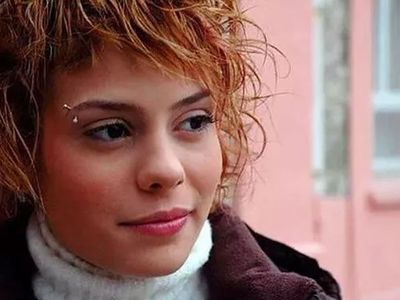 Rüzgar Erkoçlar yeni imajıyla herkesi şaşırttı! Sakallı haline bakan bir daha bakıyor