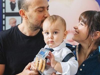 Hazal Kaya'nın kızı Leyla Süreyya büyüdü! Güzel oyuncu kızının yüzünü ilk kez gösterdi: Aynı annesi!