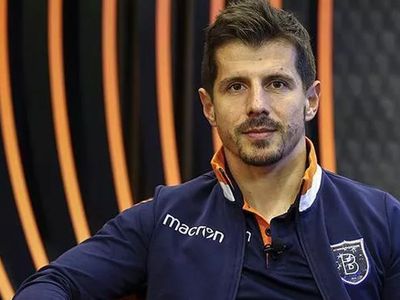 Medipol Başakşehir Teknik Direktörü Emre Belözoğlu'ndan Transfer Açıklaması!