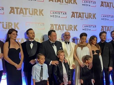 Aras Bulut İynemli’nin galadaki hareketleri olay oldu: Robota benzetildi