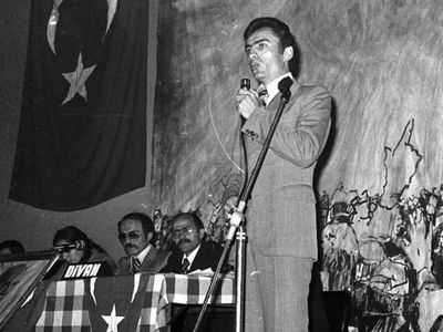 Yiğit dava adamı Muhsin Yazıcıoğlu vefatının 13. yıl dönümünde çok özel arşiv fotoğraflarıyla anıldı