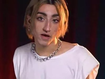 Cinsiyet değiştiren Mika Raun’dan şok eden sözler! Göğüslerini yaptırdıktan sonra fiyatları arttırdı ‘Bir cinsel ilişki...’