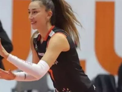 Filenin Sultanları'ndan Hande Baladın'ın cesur pozlarına beğeni yağdı: Derin bacak ve sırt dekoltesi dikkat çekti!