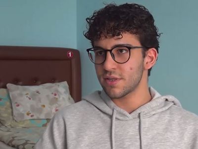 5 katlı apartmanın enkazından izlediği film sayesinde kurtuldu