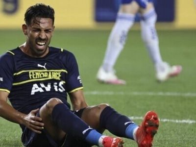Fenerbahçe'de İrfan Can Kahvecinin Sakatlığı Nedeniyle 1 Ay Sahalardan Uzak Kalacağı Öğrenildi!