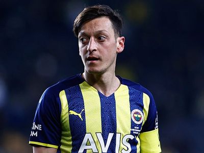 Fenerbahçe'de kadro dışı kalan Mesut Özil'in durumu takımın eski oyuncusu Milos Krasic'i akıllara getirdi!