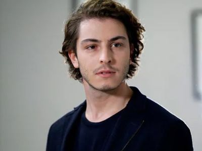 Ünlü oyuncu Boran Kuzum LGBT partisine katıldı! Fotoğrafları ağızları açık bıraktı ‘Erkeklerle kucak kucağa...’