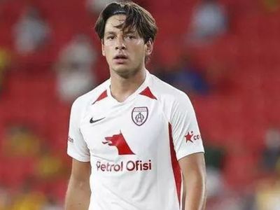 Enis Destan Kimdir?