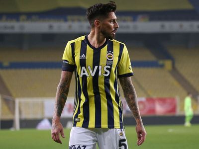 Fenerbahçeli Jose Sosa Trabzonspor'a Haber Gönderdi