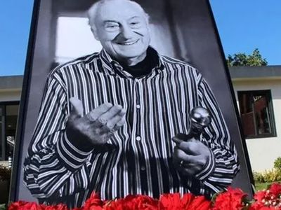 Halit Kıvanç'ın oğlundan sitem dolu sözler! Babasının cenazesini şova döndürenlere verdi veriştirdi