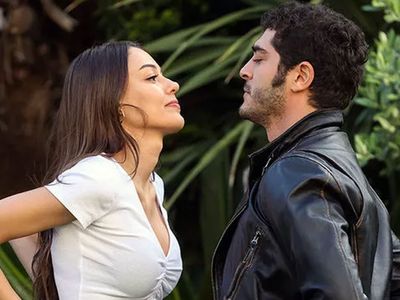 Film aşkı gerçek mi oldu? Dilan Deniz Çiçek ve Burak Deniz arabadan sarmaş dolaş fotoğraf paylaştı