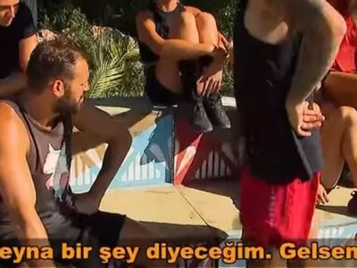 Survivor Yunus Emre rahat durmuyor: Uzak dur uyarıları işe yaramıyor! Aleyna'yı elinden tutup kendine doğru çekti ve...