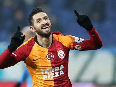 Alanyaspor, Emre Akbaba'yı Transfer Ettiğini Açıkladı