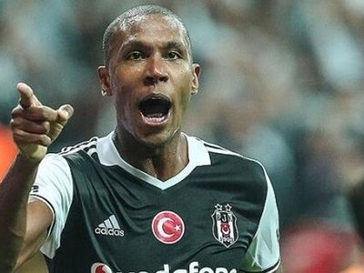 Beşiktaş'ın eski futbolcusu Marcelo Guedes, Lyon'da soyunma odasında sürekli gaz çıkardığı için başka takıma transfer edilmiş!