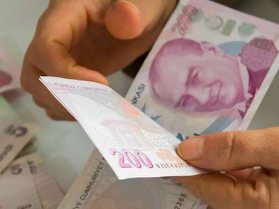 Emekli maaşı zammı sonrası bankalarda promosyon rekabeti başladı: İşte en yüksek 2024 emekli emeli maaşı promosyonu veren bankalar