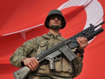 Pençe-Kilit Harekatı'nda şehit düşen 9 kahraman askerin ardında bıraktığı hikayeler...