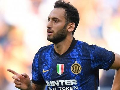 Manchester United A Milli Takım'ın yıldızı Hakan Çalhanoğlu'nu transfer etmek istiyor!